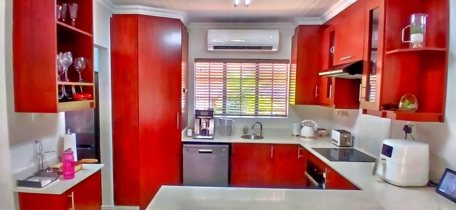 5 Bedroom Property for Sale in Langenhovenpark Free State